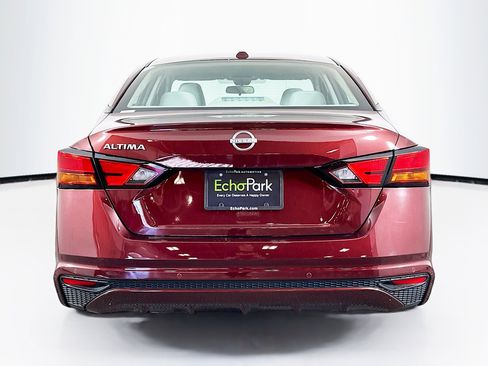 Used 2025 Nissan Altima 2.5 SV FWD image 7