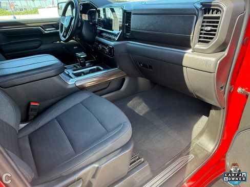 Used 2025 Chevrolet Silverado 1500 LT Trail Boss w/ Convenience Package II AWD/4WD image 9