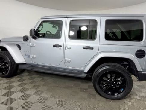 Used 2023 Jeep Wrangler Unlimited Sahara w/ Cold Weather Group AWD/4WD image 7