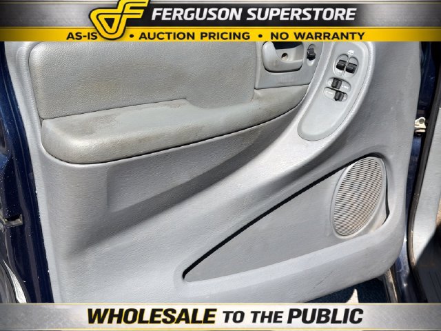 Used 2005 Chrysler Town & Country Touring FWD image 14