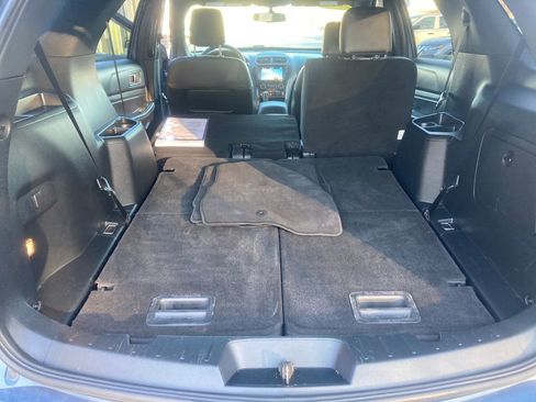 Used 2018 Ford Explorer XLT w/ Equipment Group 202A image 27