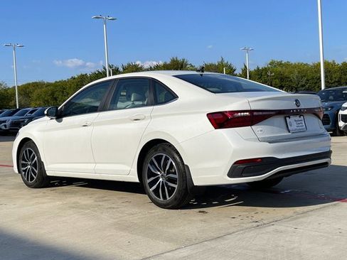 New 2025 Volkswagen Jetta SE image 4