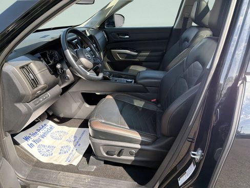 Used 2023 Nissan Pathfinder Platinum AWD/4WD image 14