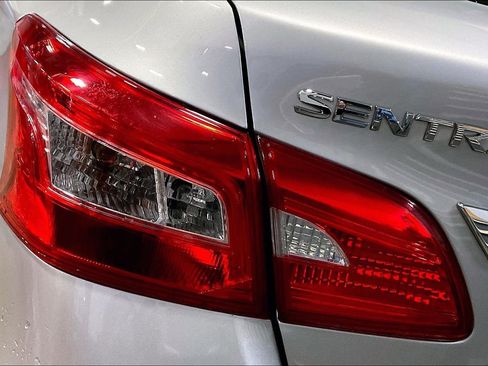 Used 2019 Nissan Sentra S image 33