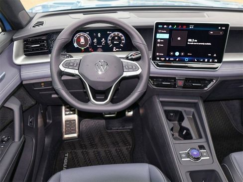 New 2026 Volkswagen Tiguan SE R-Line image 18