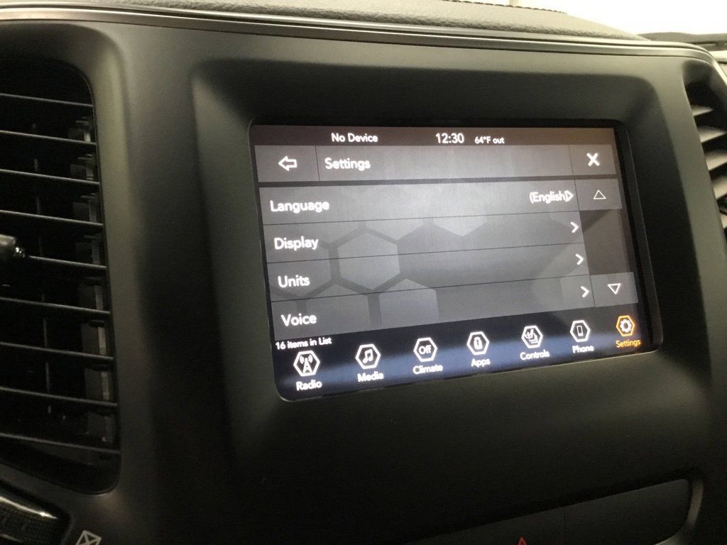 Used 2019 Jeep Cherokee Latitude Plus w/ Cold Weather Group AWD/4WD image 30