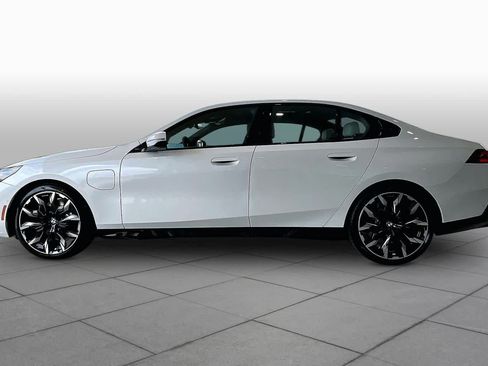 New 2027 BMW 550e xDrive w/ Premium Package AWD/4WD image 13