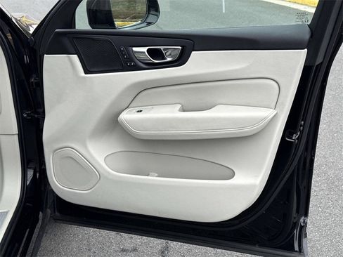 Used 2020 Volvo XC60 T6 Inscription w/ Protection Package Premier image 10