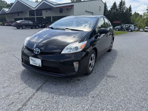 Used 2014 Toyota Prius Two FWD image 1