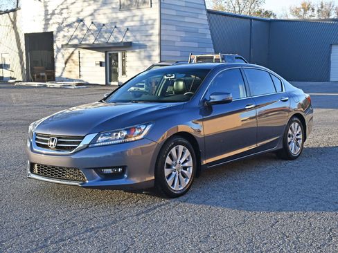 Used 2014 Honda Accord EX image 2