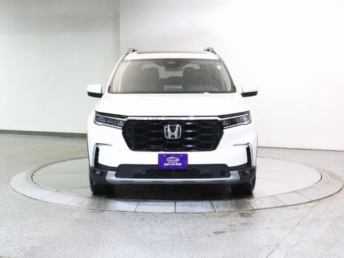 Used 2023 Honda Pilot Touring image 4