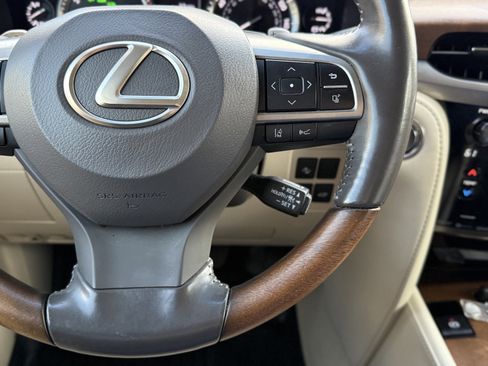 Used 2020 Lexus LX 570 4WD w/ Luxury Package image 26