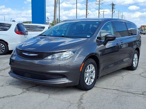 Used 2022 Chrysler Voyager LX FWD image 1