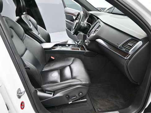 Used 2019 Volvo XC90 T5 Momentum image 28