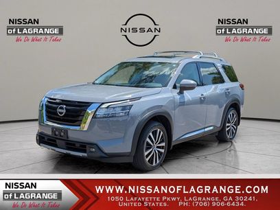 Used 2023 Nissan Pathfinder Platinum w/ Cargo Package