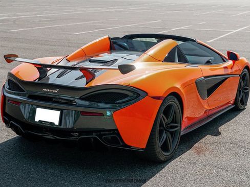 Used 2019 McLaren 570S Spider image 8