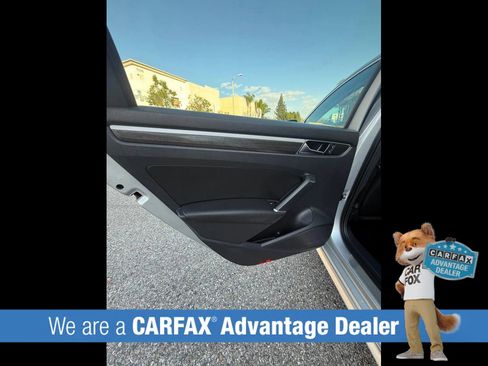 Used 2017 Volkswagen Passat 1.8T SEL Premium image 16