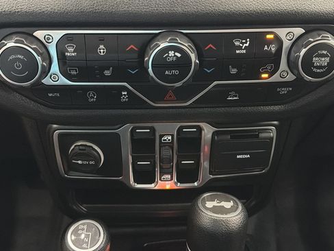 Used 2024 Jeep Wrangler Unlimited Sport AWD/4WD image 23