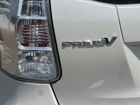 Used 2013 Toyota Prius V Three FWD image 23