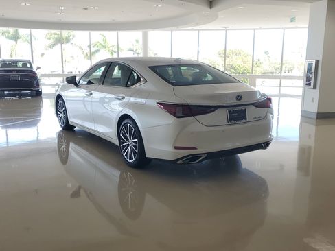 Used 2025 Lexus ES 350 w/ Premium Package image 9
