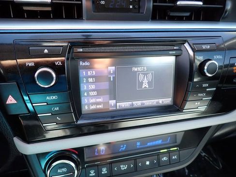 Used 2015 Toyota Corolla LE FWD image 21