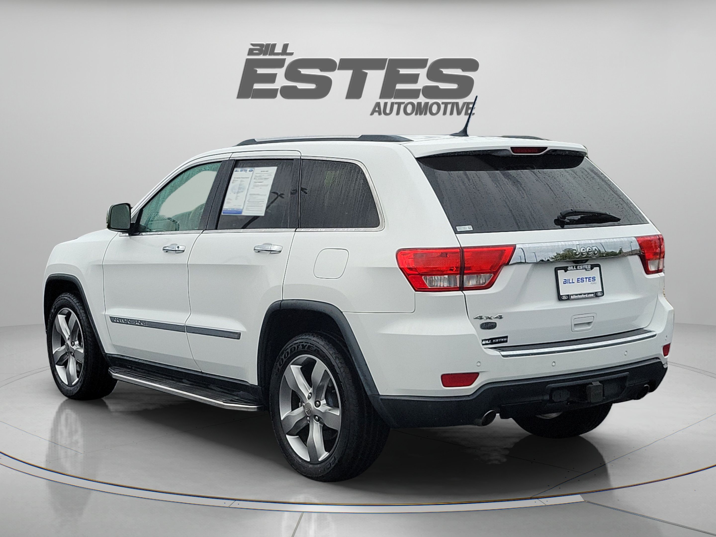 Used 2013 Jeep Grand Cherokee Overland AWD/4WD image 2