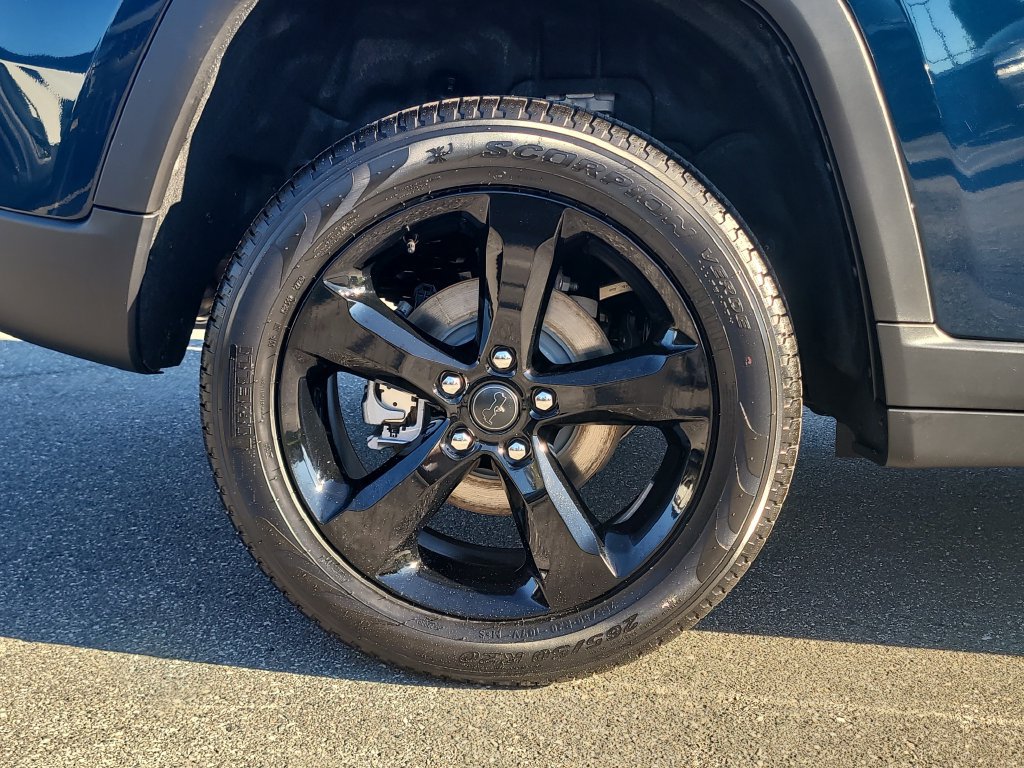 New 2027 Jeep Grand Cherokee Limited RWD image 6