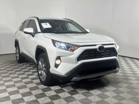 Used 2019 Toyota RAV4 Limited image 1