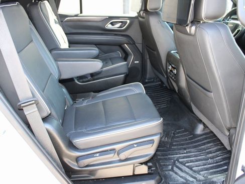 Used 2021 Chevrolet Tahoe Premier w/ Premium Package image 19