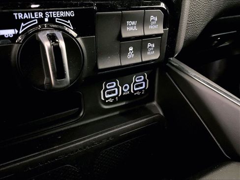 Used 2024 RAM 1500 Laramie AWD/4WD image 31