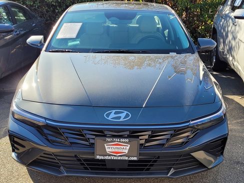 Certified 2025 Hyundai Elantra Limited image 2