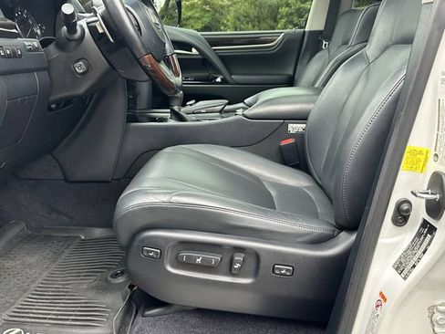 Used 2018 Lexus LX 570 4WD image 11