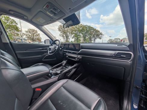 Used 2025 Kia Telluride S FWD image 33