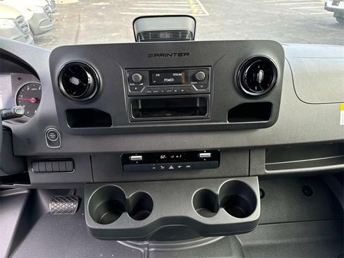 Used 2025 Mercedes-Benz Sprinter 2500 image 24