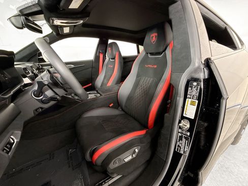 Used 2024 Lamborghini Urus Performante AWD/4WD image 9