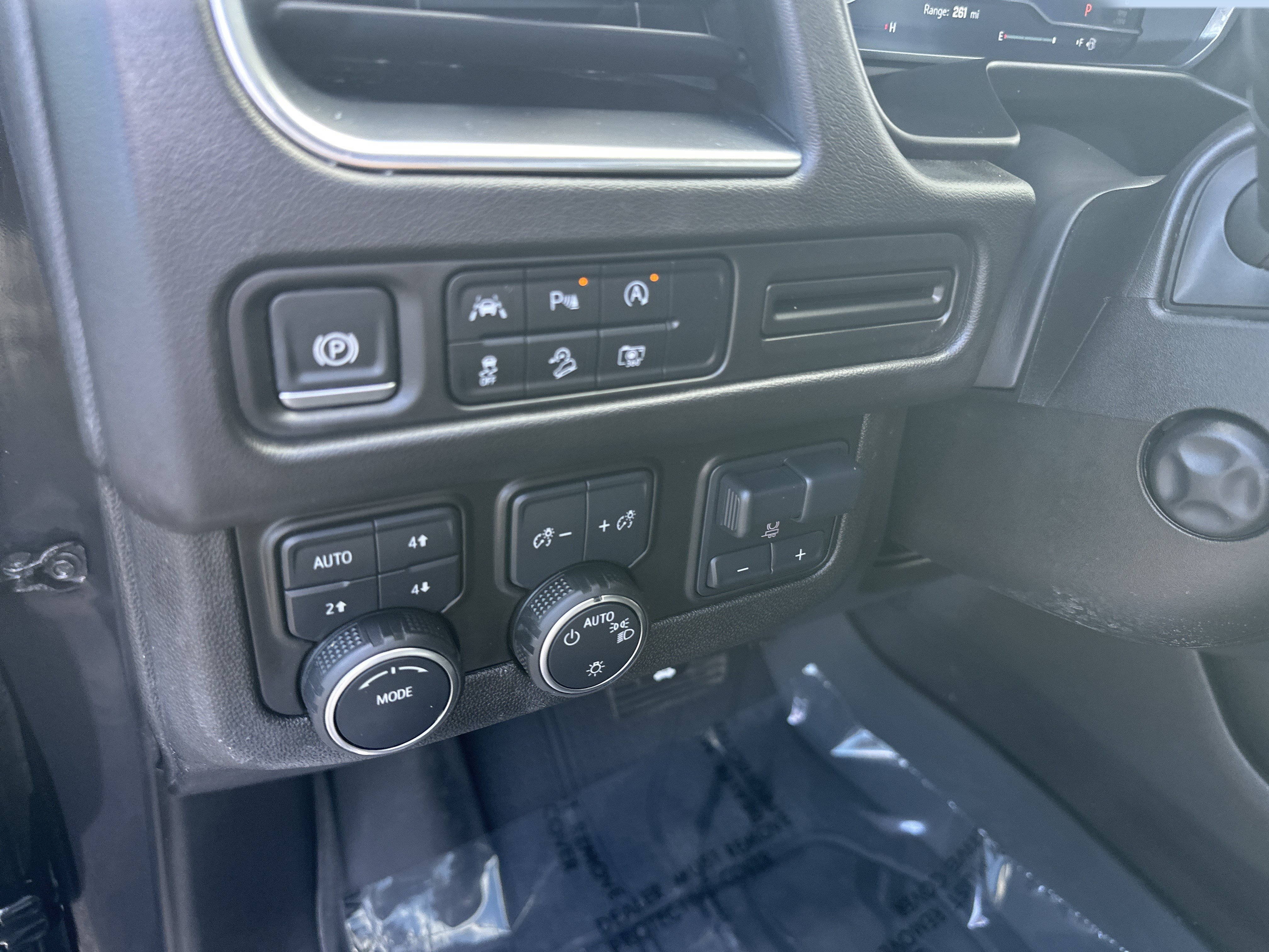 Certified 2024 Chevrolet Tahoe Z71 w/ Luxury Package AWD/4WD image 14