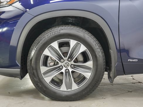 Used 2025 Toyota Highlander XLE AWD/4WD image 28