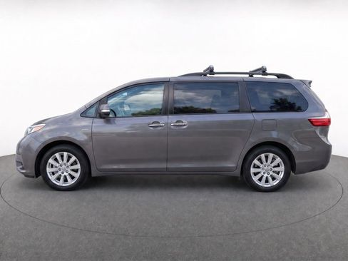 Used 2017 Toyota Sienna Limited AWD/4WD image 4