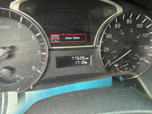 Used 2015 Nissan Pathfinder SL w/ SL Tech Package FWD image 12