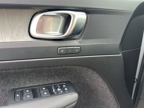 Certified 2025 Volvo XC40 B5 Core image 32