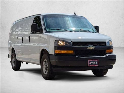 Used 2019 Chevrolet Express 2500 RWD image 3