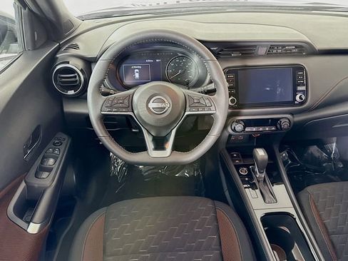 Used 2024 Nissan Kicks SR image 20