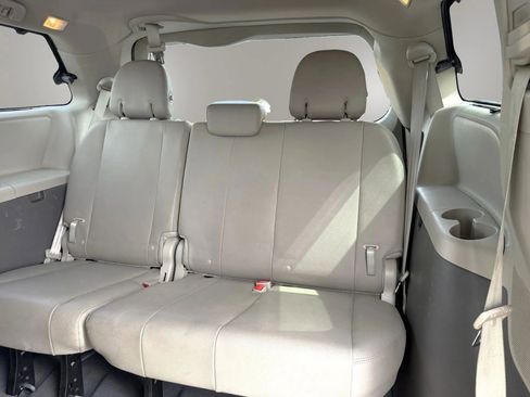 Used 2016 Toyota Sienna XLE image 38