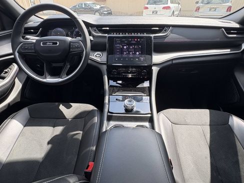 Used 2025 Jeep Grand Cherokee Altitude RWD image 26