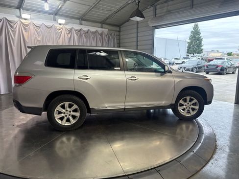 Used 2012 Toyota Highlander FWD image 4