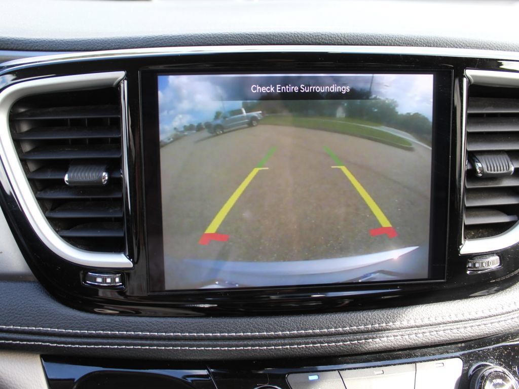 Used 2023 Chrysler Pacifica Touring-L FWD image 20