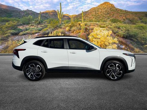 Used 2024 Chevrolet Trax RS w/ Driver Confidence Package image 3