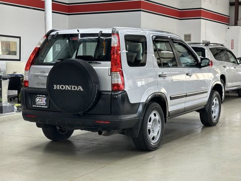 Used 2005 Honda CR-V LX image 2