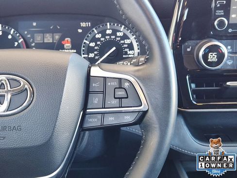Used 2021 Toyota Highlander XLE FWD image 30