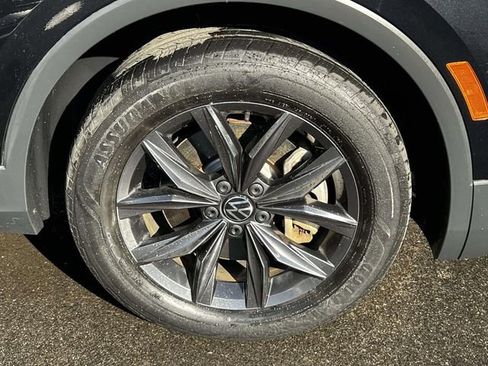 Certified 2023 Volkswagen Tiguan SE w/ Panoramic Sunroof Package image 8